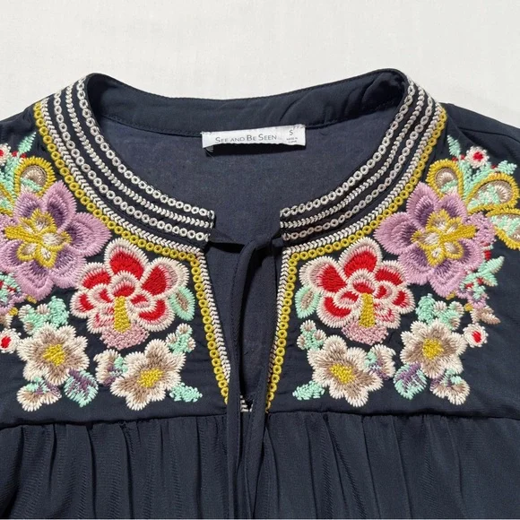 See And Be Seen Floral Embroidered Dark Navy Blue Blouse Size Small. - Picture 4 of 10